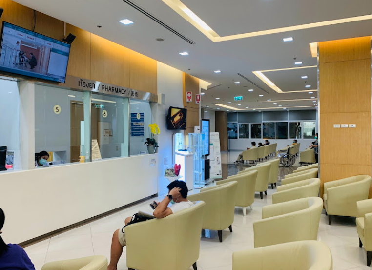 シラチャ　サミティベート病院　